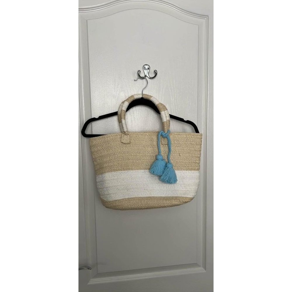 Straw purse with removable tassel